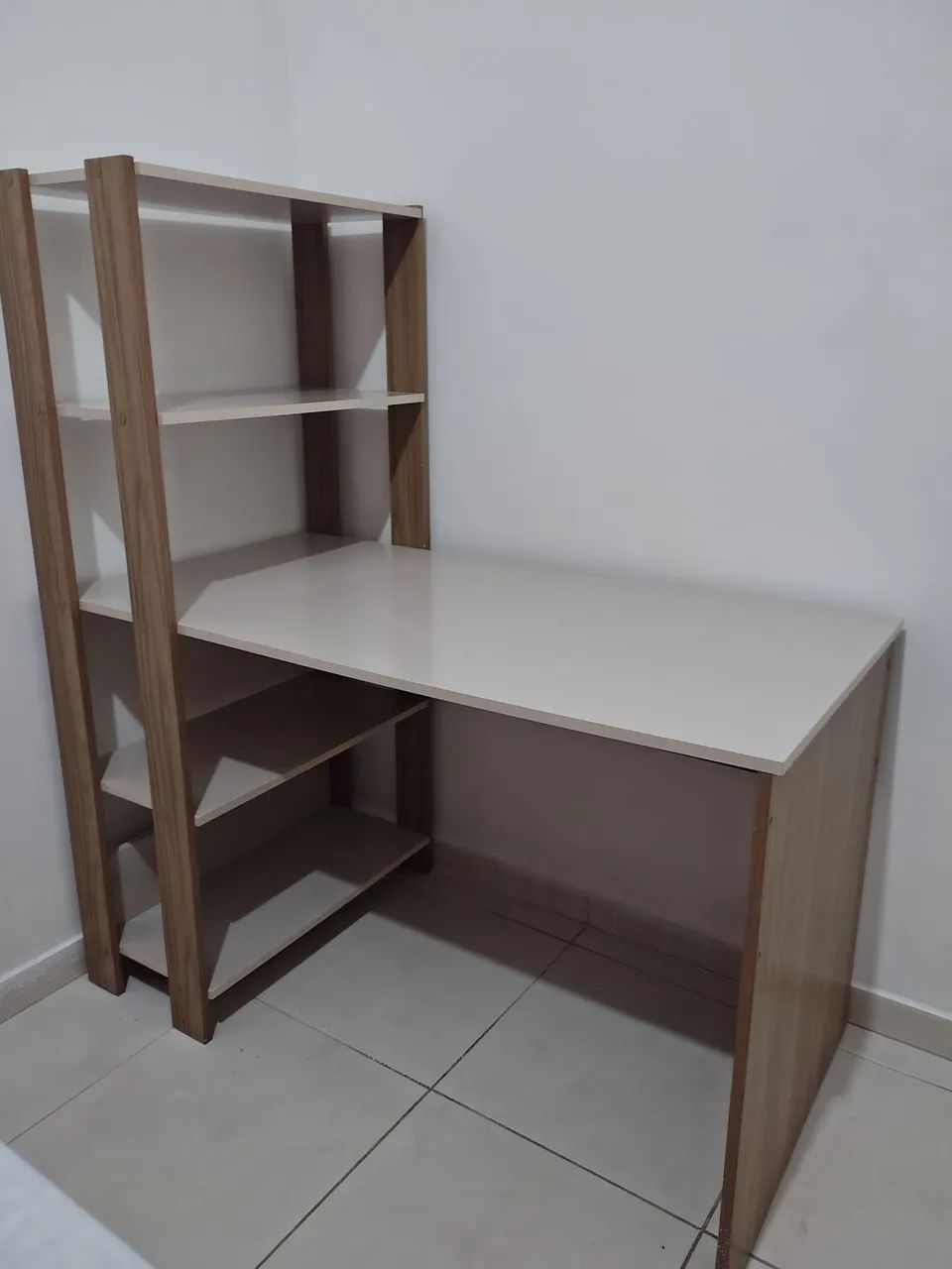 Desk with integrated bookshelf - Excellent condition