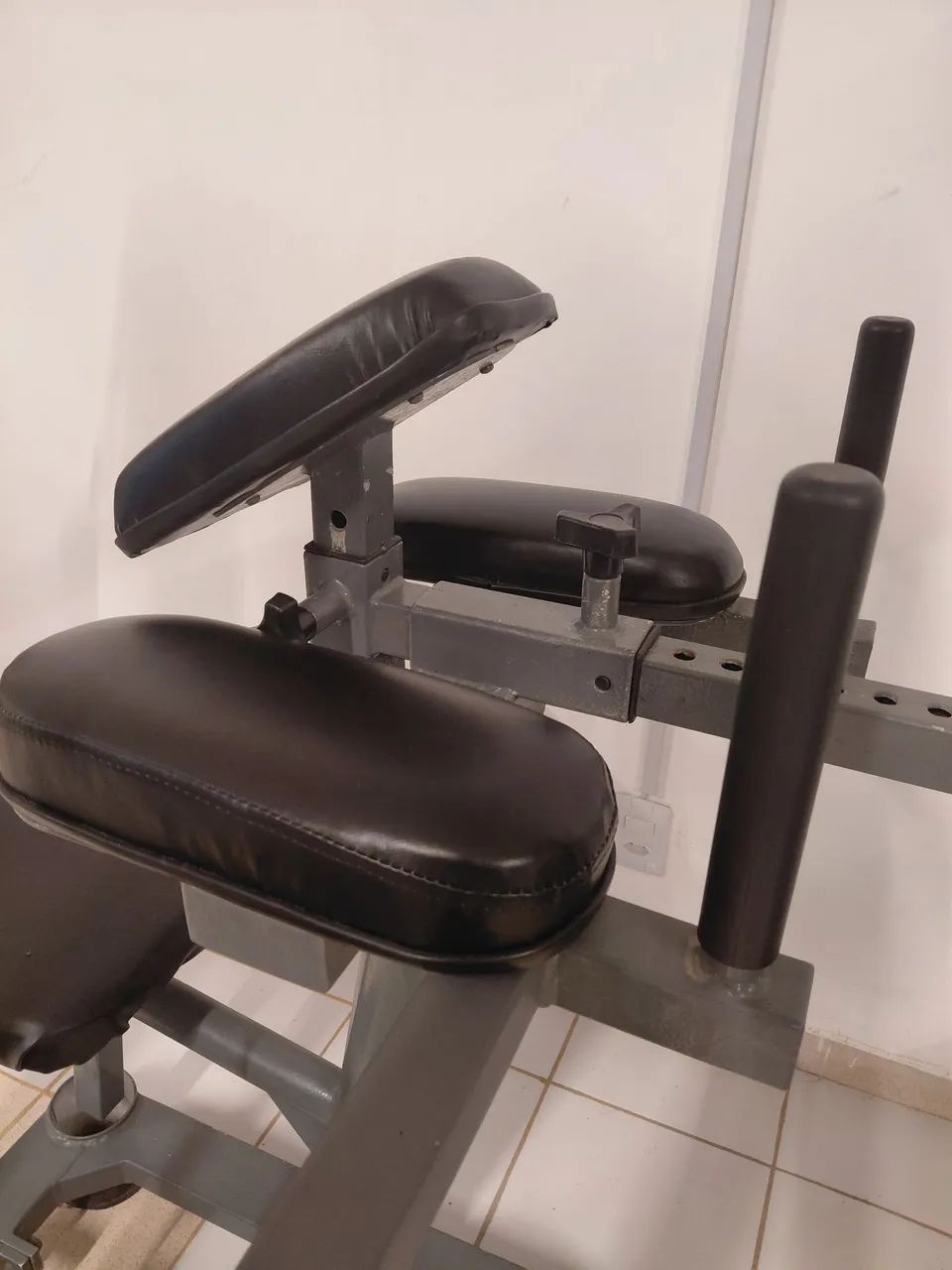 Maquina de Glúteos - Foto 4