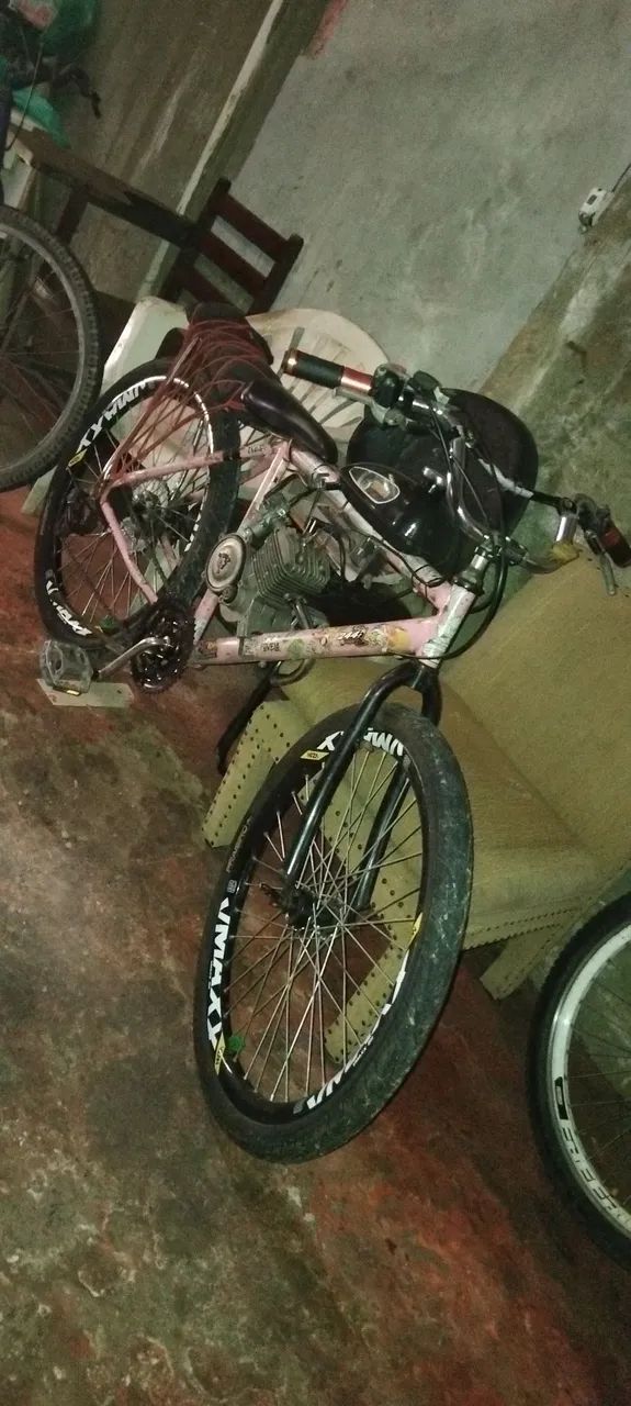Vendo esse bicicleta motorizada 