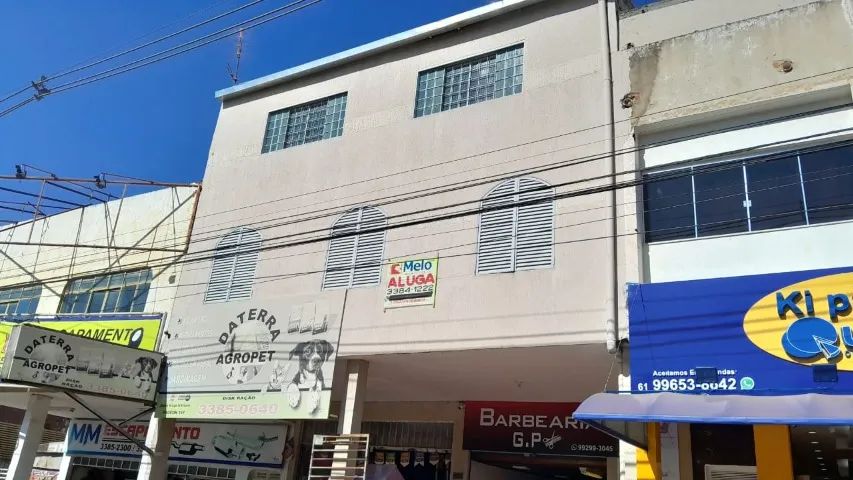 Sala comercial com 3 cômodos e banheiro privativo - Comercial da 18, Setor Leste.