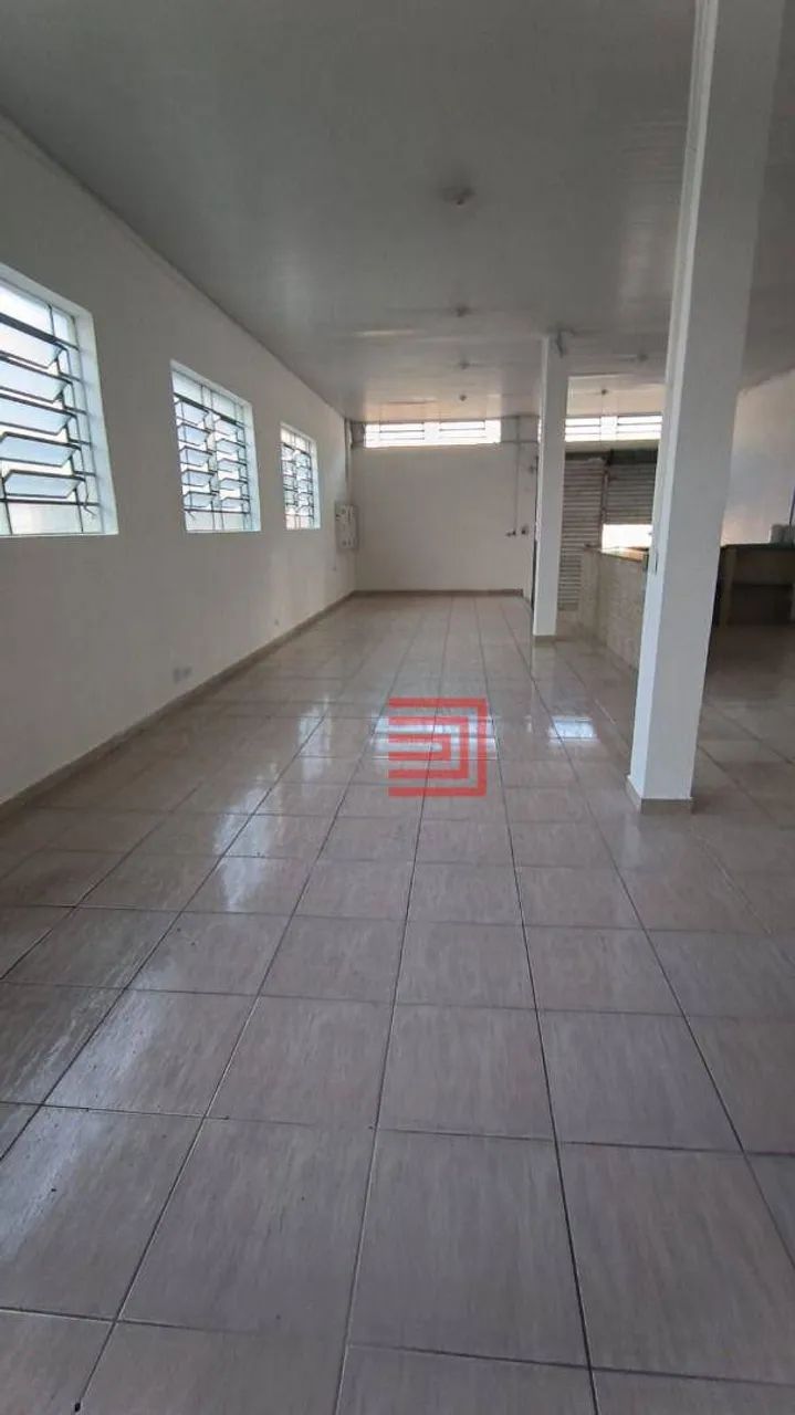 Salão comercial com 120m² disponível para locação na Vila Diva