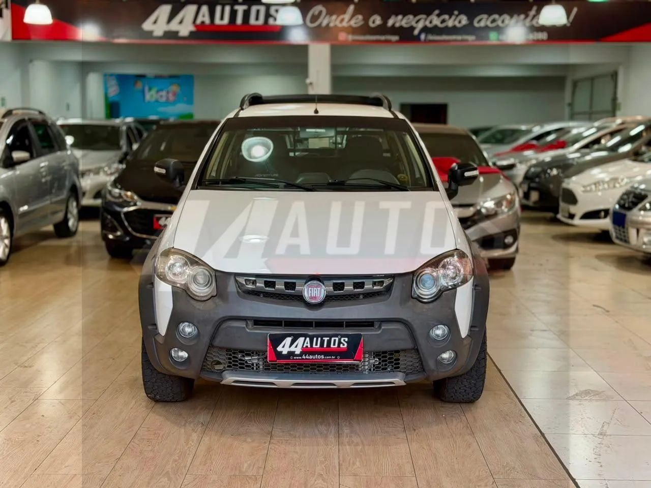 Fiat Strada Adventure1.8/ 1.8 Locker Flex CD 2013 - Foto 2