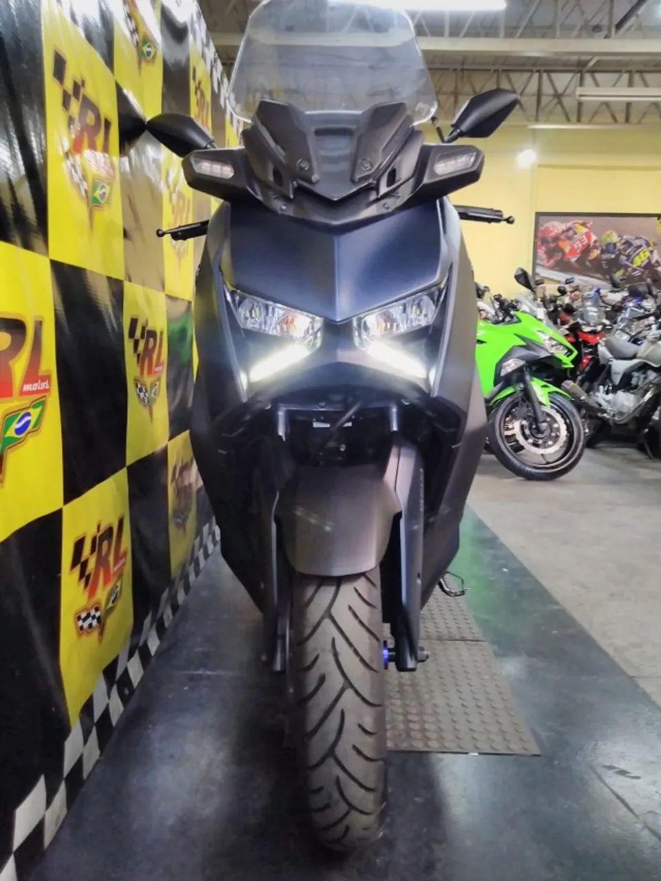 XMAX 250 2025 - Foto 3