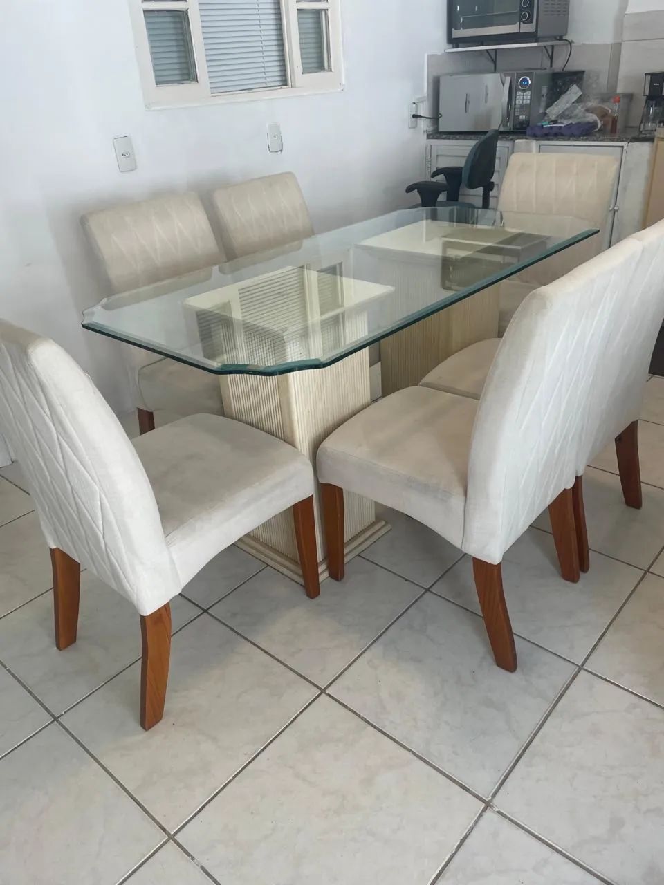 Mesa com 6 cadeiras e tampo de vidro  - Foto 2