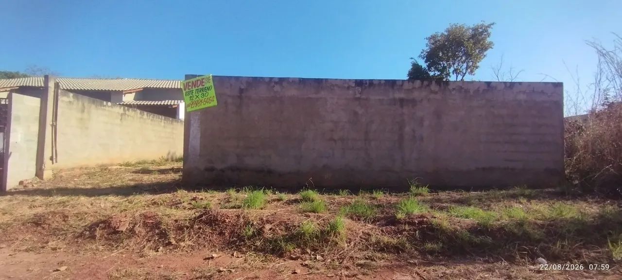 Vende-se um terreno 