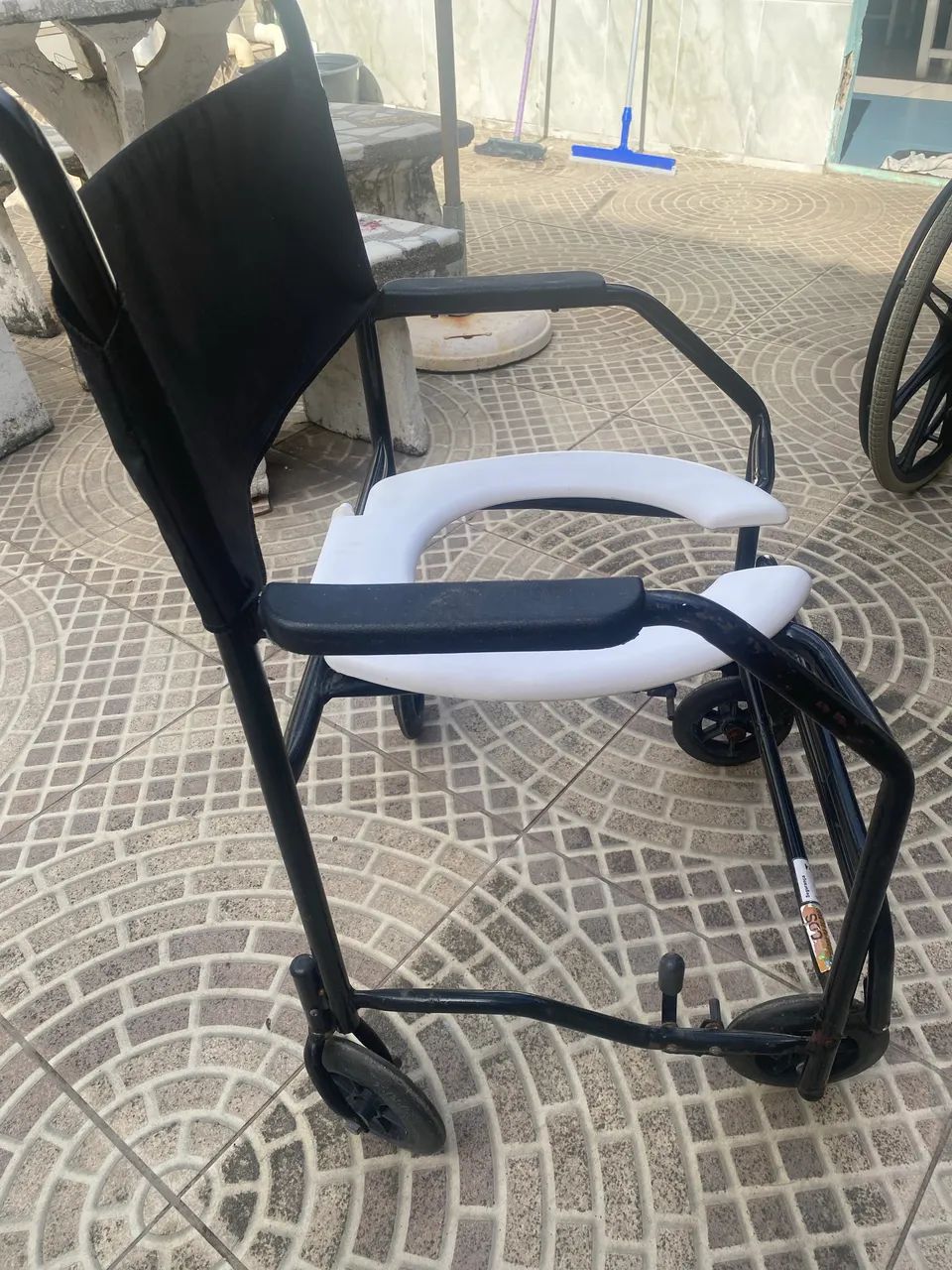 Cadeira de roda para banho