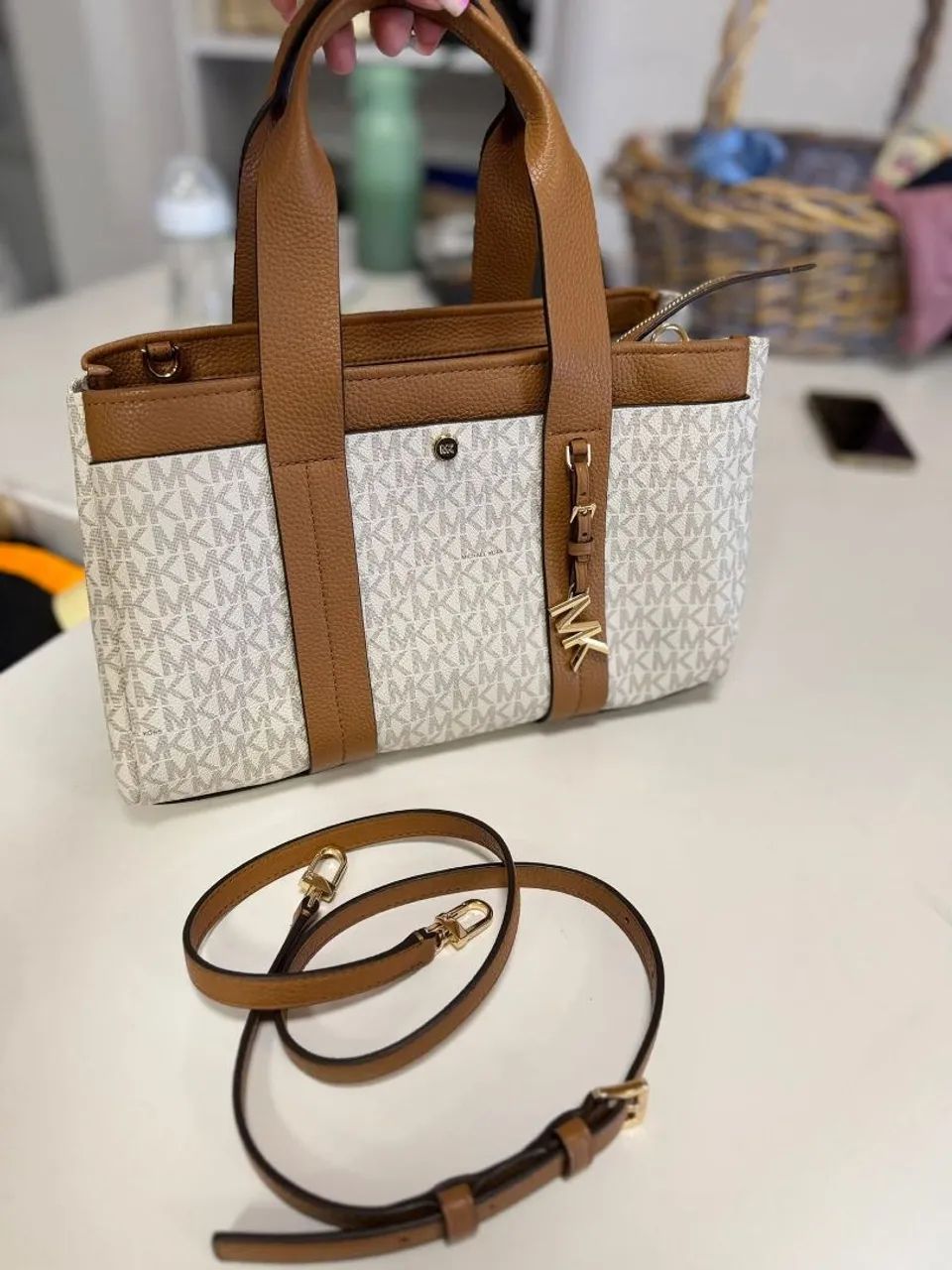 Michael Kors<br>Bolsa Romee Signature pequena com logo - Foto 2