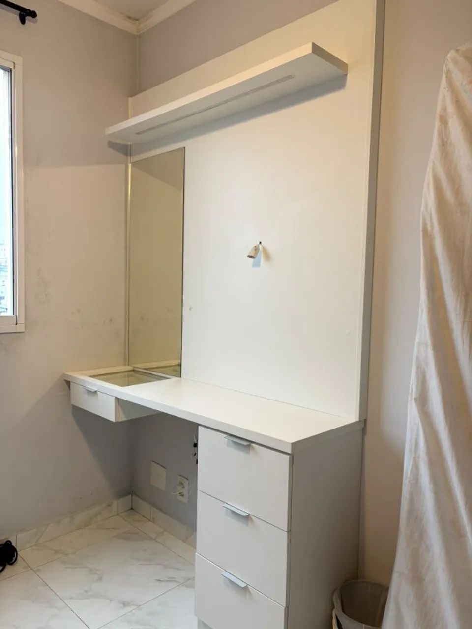 Escrivaninha e penteadeira com painel de TV e espelho incluso. - Foto 5