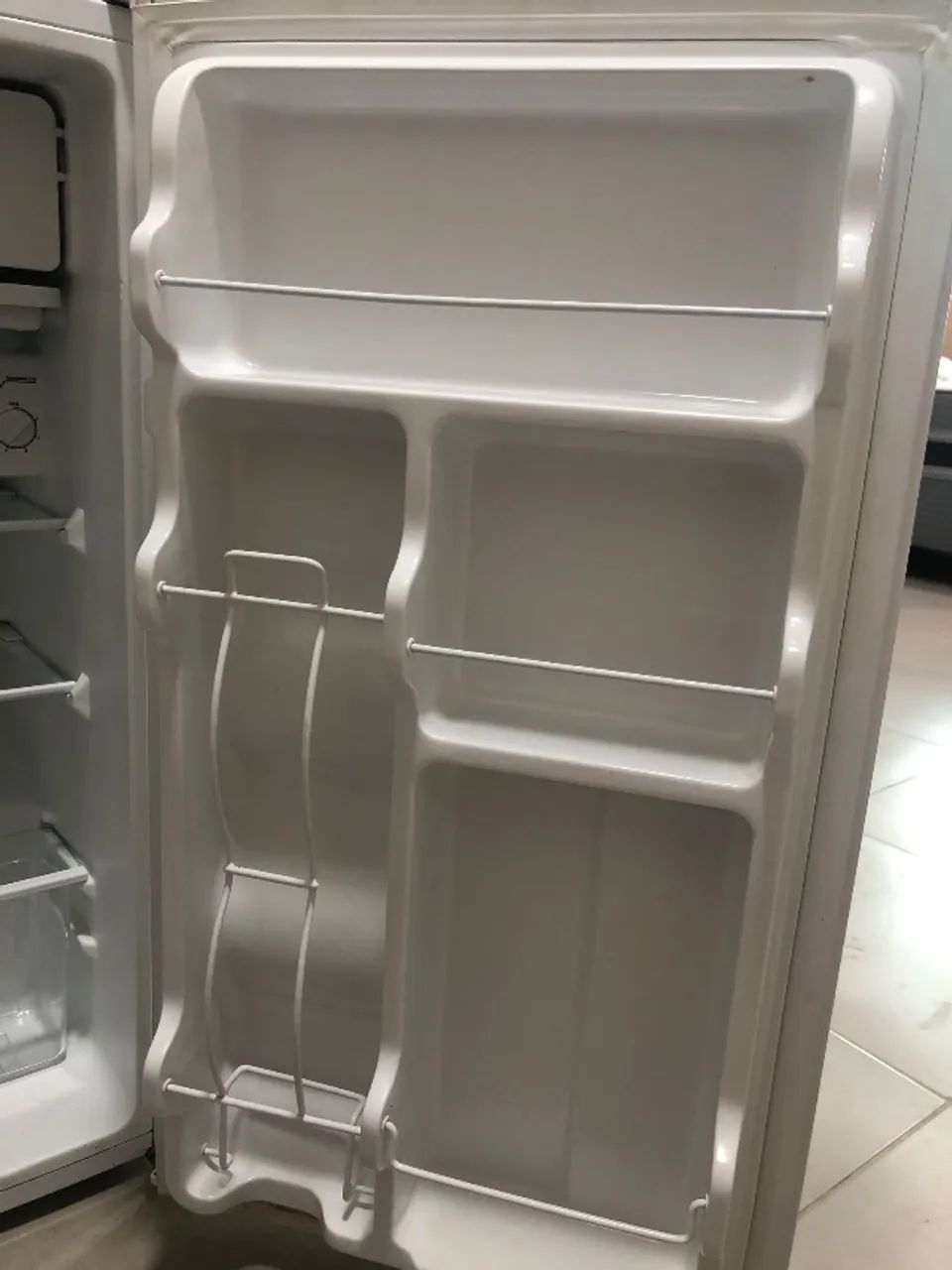 Frigobar Midea 93litros usado - Foto 4
