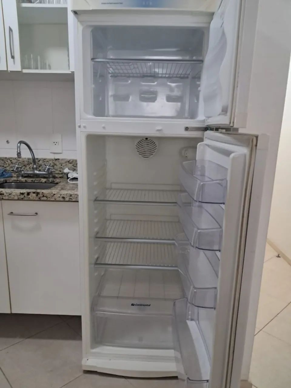 Vendo geladeira continental 370 litros - Foto 2