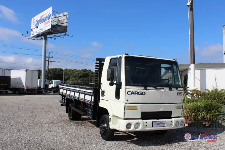 Ford cargo 815 com carroceria  - Foto 4