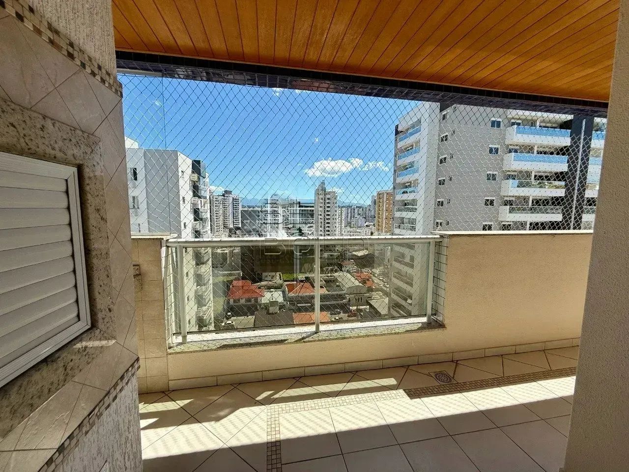 Apartamento amplo em andar alto com 3 dormitórios em Campinas - Foto 2