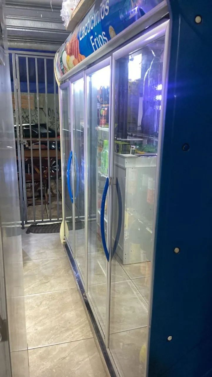 Geladeira 4 portas expositor 220v