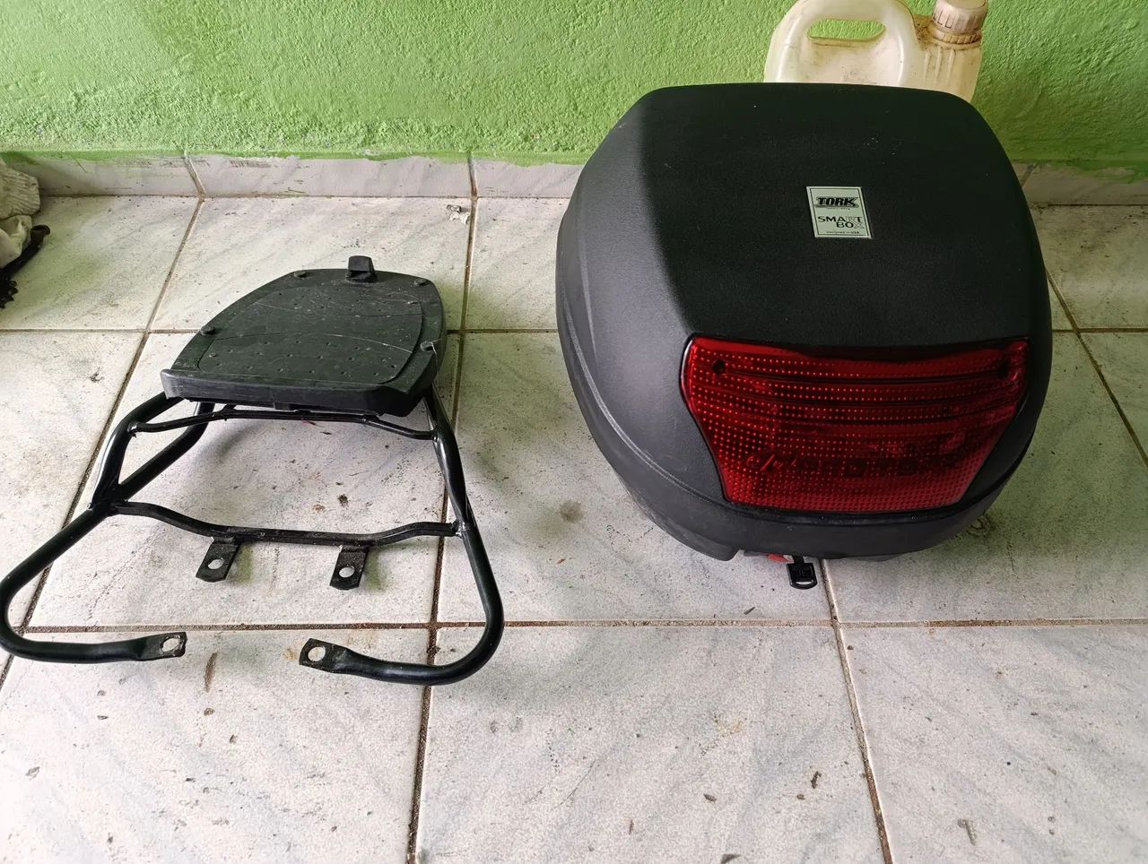 Baú 28 litros com bagageiro 