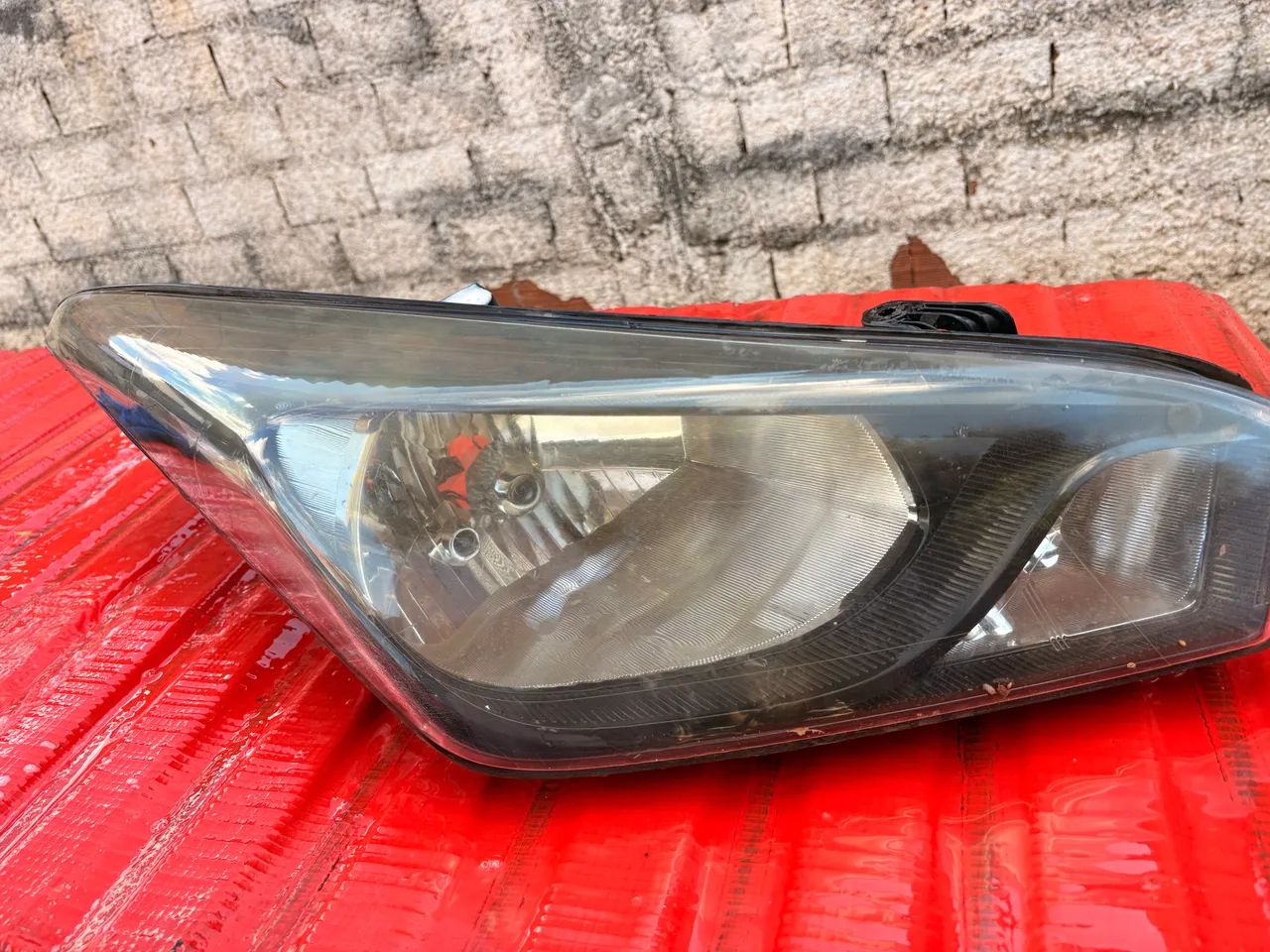 FAROL DIREITO HB20