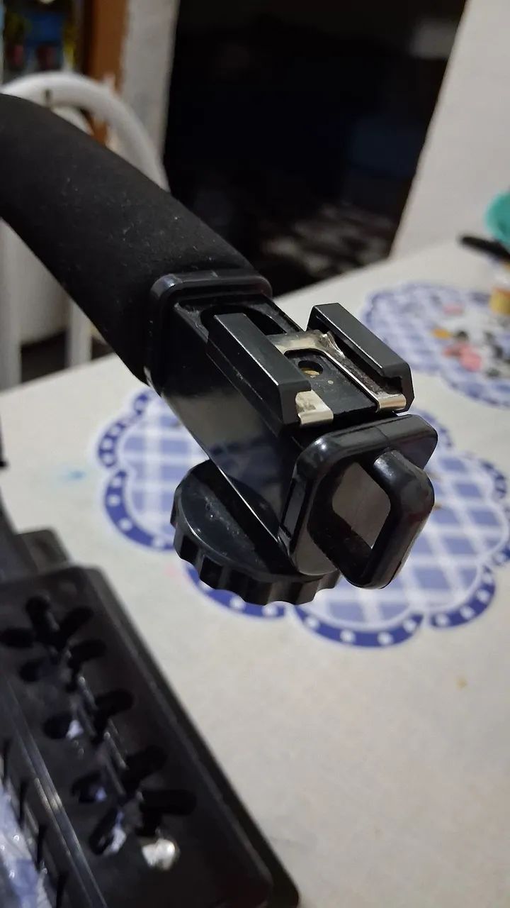 Suporte estabilizador para câmera e celular - Foto 2