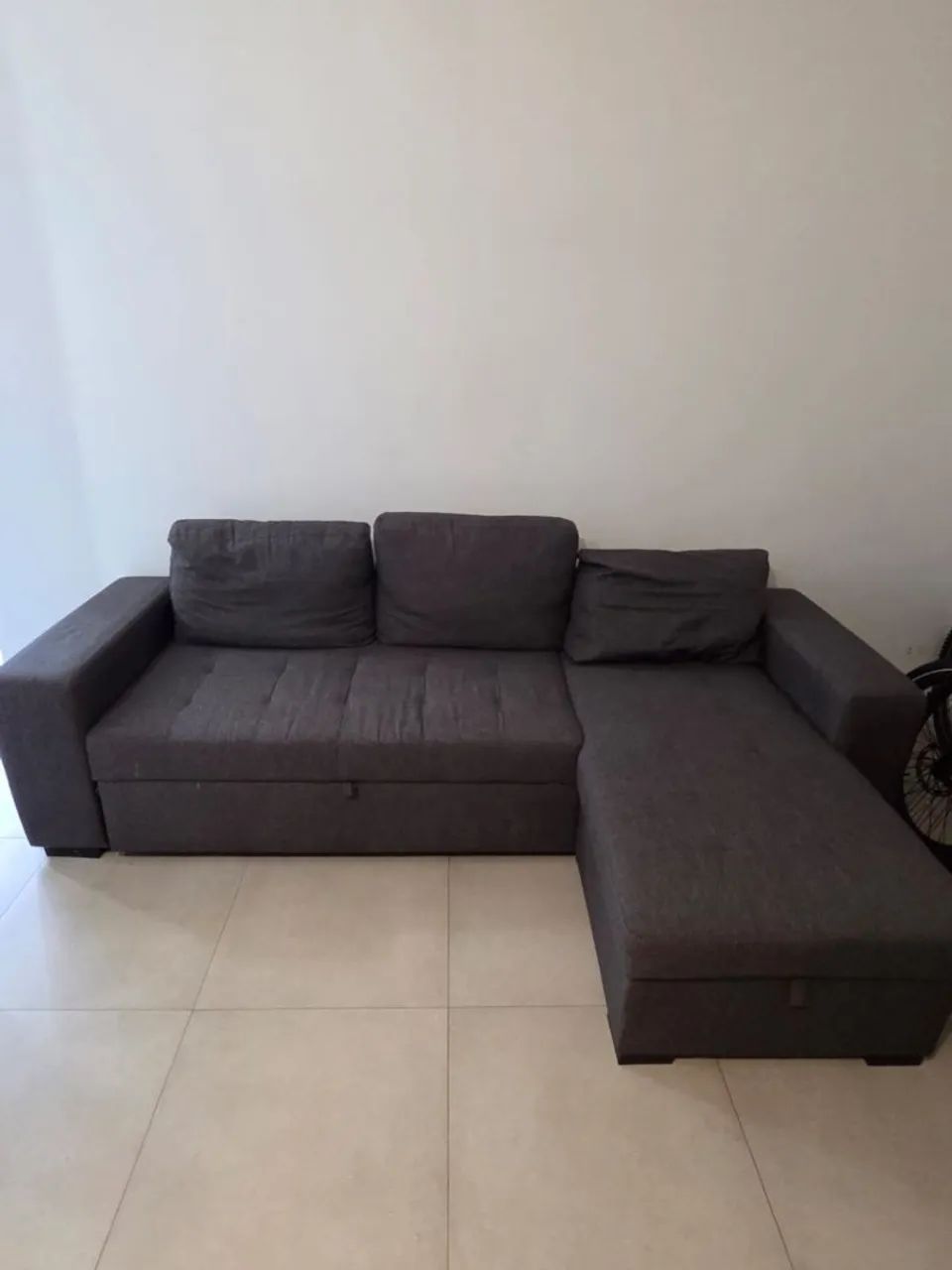 Sofá-cama com chaise e baú - espaçoso e funcional | R$ 850 - Foto 3