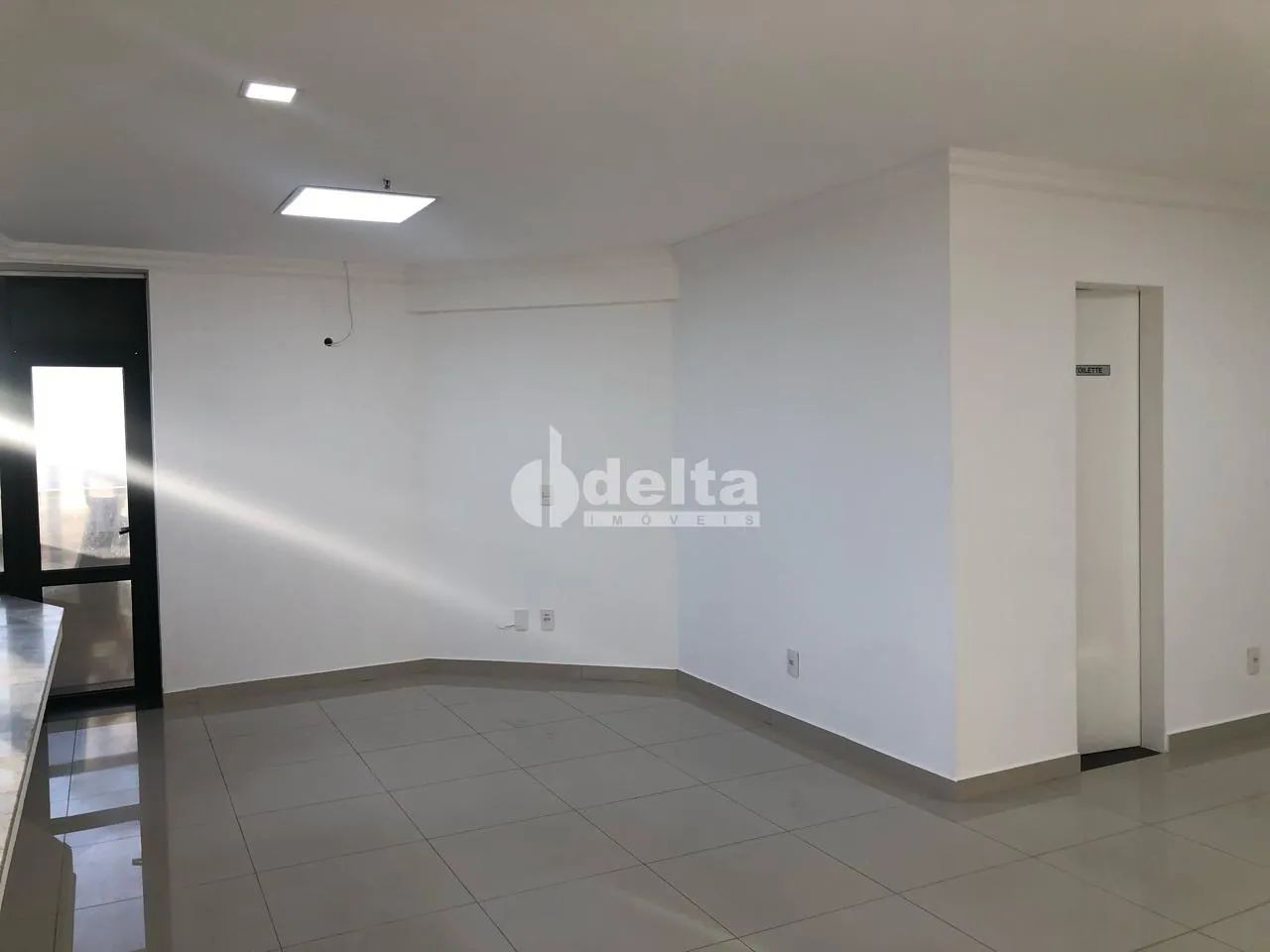 Sala disponível para locação e venda no bairro Centro em Uberlândia-MG. - Foto 4
