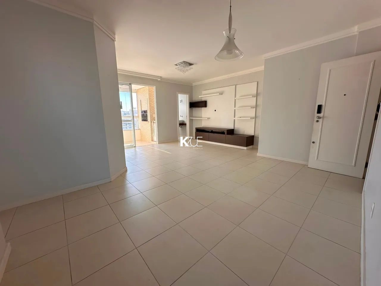 Excelente apartamento mobiliado com 4 dormitórios, sendo 2 suítes, em localização privileg - Foto 5