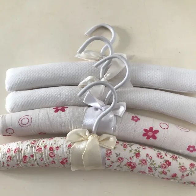 Kit 4 Cabides Acolchoados Em Tecido Para Bebês - Foto 5