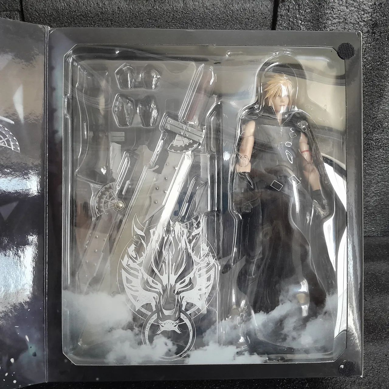 Play Arts Kai Cloud Strife Final Fantasy VII Advent Children