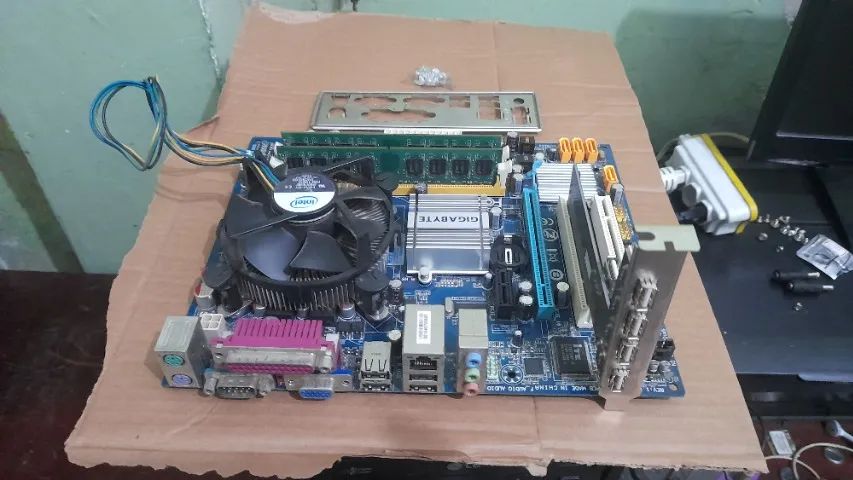 Kit Placa Mãe Gigabyte GA-G31M-S2L + Processador E4500 + 3gb Memória