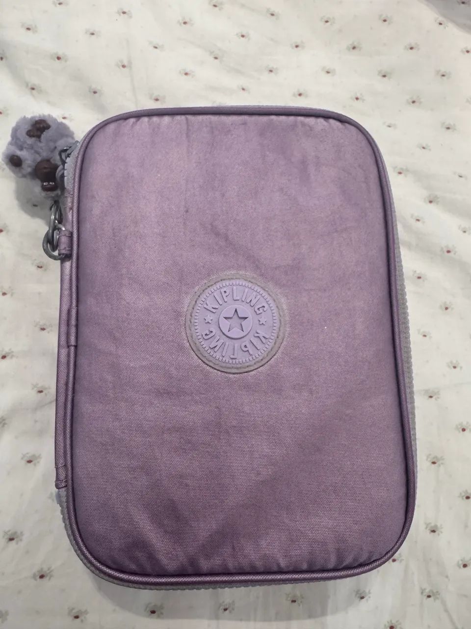 Vendo Lancheira e Estojo da marca Kipling  - Foto 3