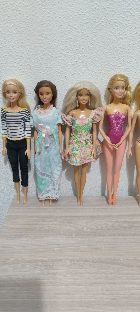 Lote 7 bonecas Barbies - Foto 2