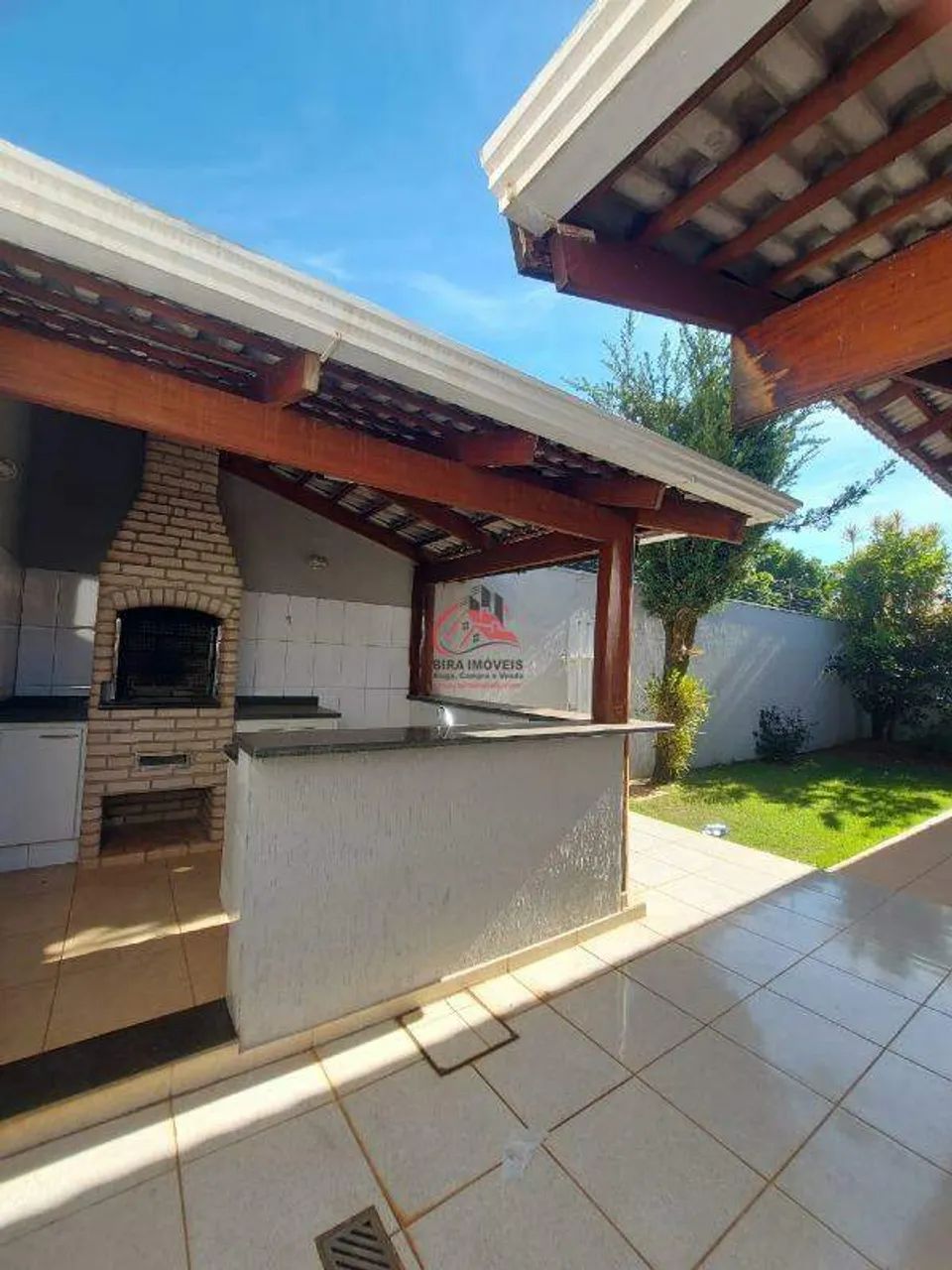 Casa no Condomínio Budeus com 3 Suítes - Área Gourmet e Garagem