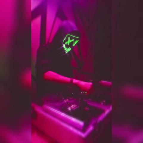 Contrate um dj profissional para a sua festa ou evento!