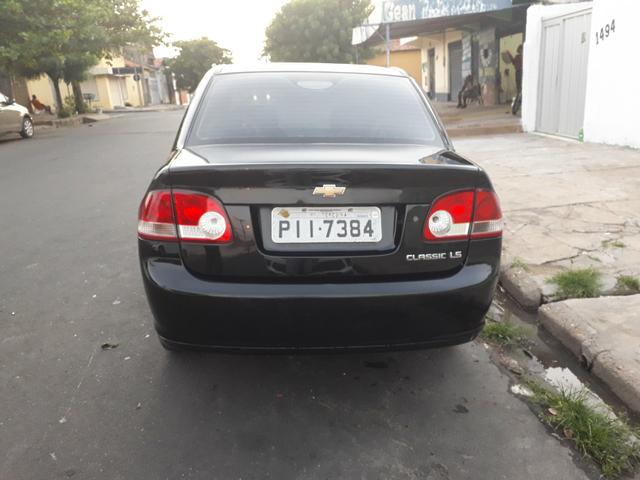 Vendo ou troco por carro de menor valor corsa classic 2015completo - Foto 4