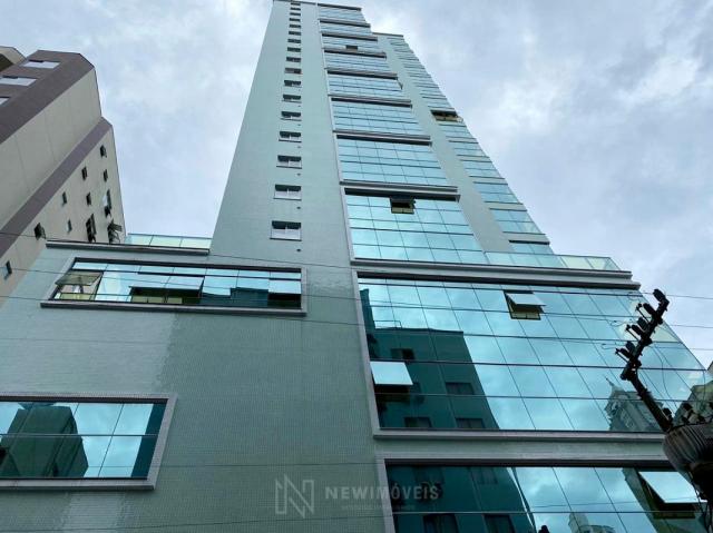 Apartamento andar alto com 3 Suítes 2 Vagas no Centro em Balneário Camboriú - Foto 2