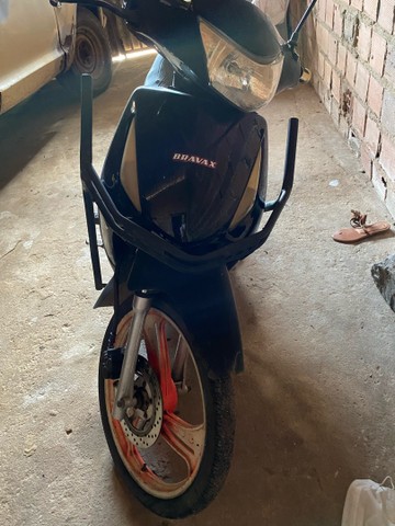 MOTO BRAVAX