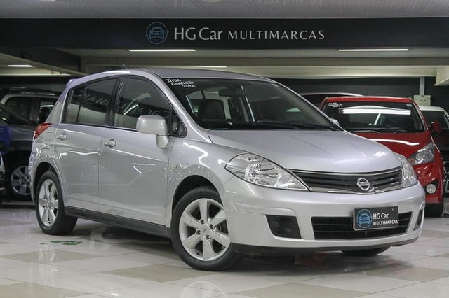 NISSAN TIIDA 1.8 S