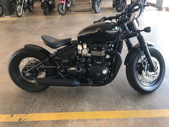 TRIUMPH BONNEVILLE BOBBER BLACK 2020