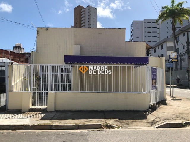 EXCELENTE CASA COMERCIAL DE ESQUINA (PE. VALDEVINO C/ MONS. BRUNO)