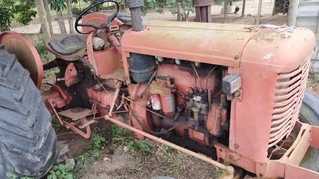 Trator Valmet F600 com implementos 