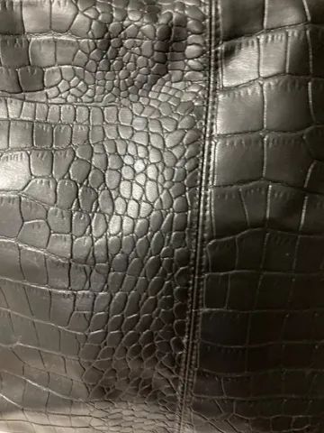 Vendo uma bolsa preta grande .  - Foto 2
