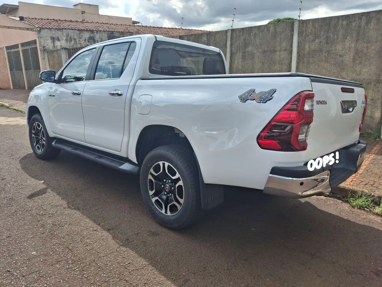 Toyota Hilux - SRX - Modelo 2024 - Único dono - Ipva 2025 pago - Foto 3