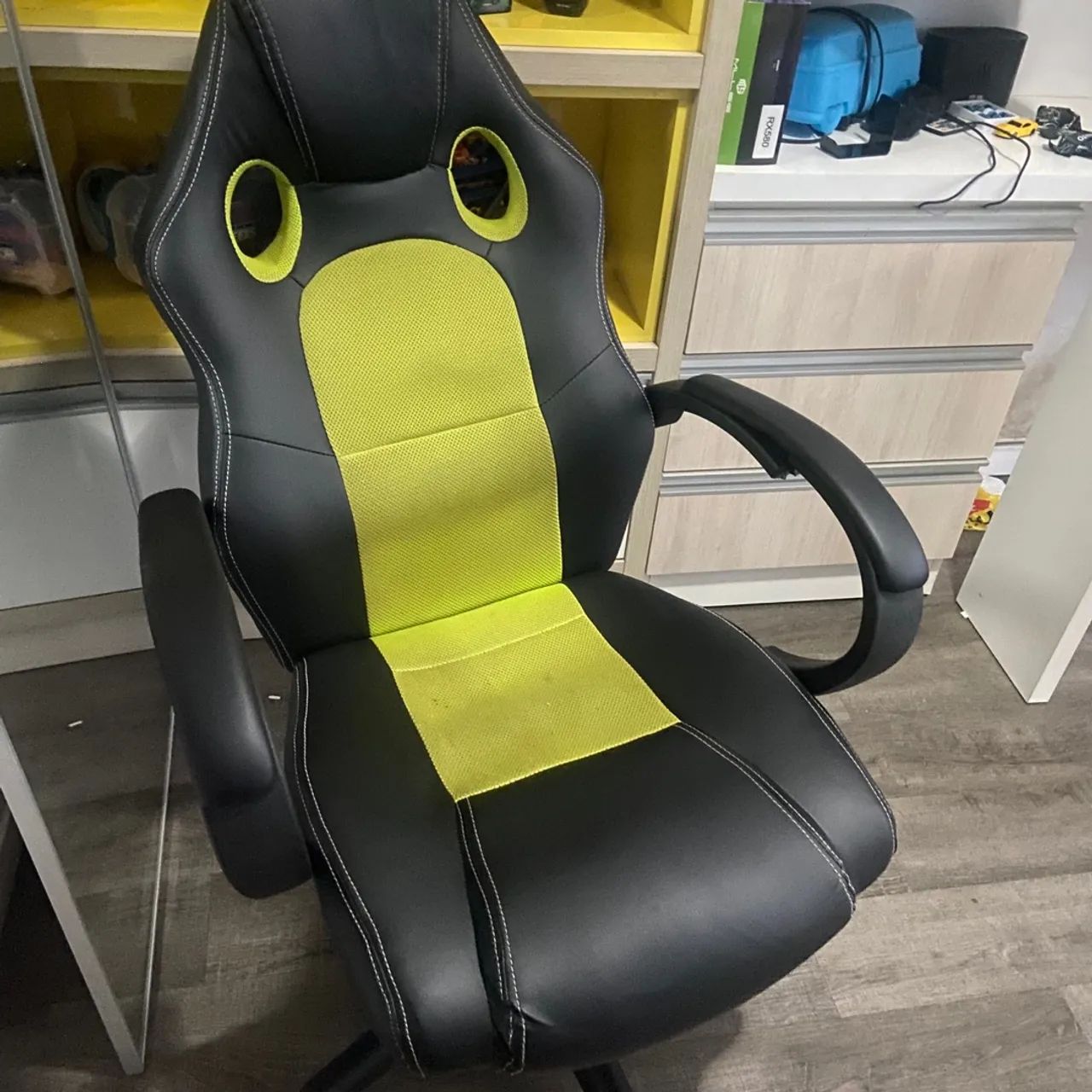 Cadeira gamer precisa soldar 