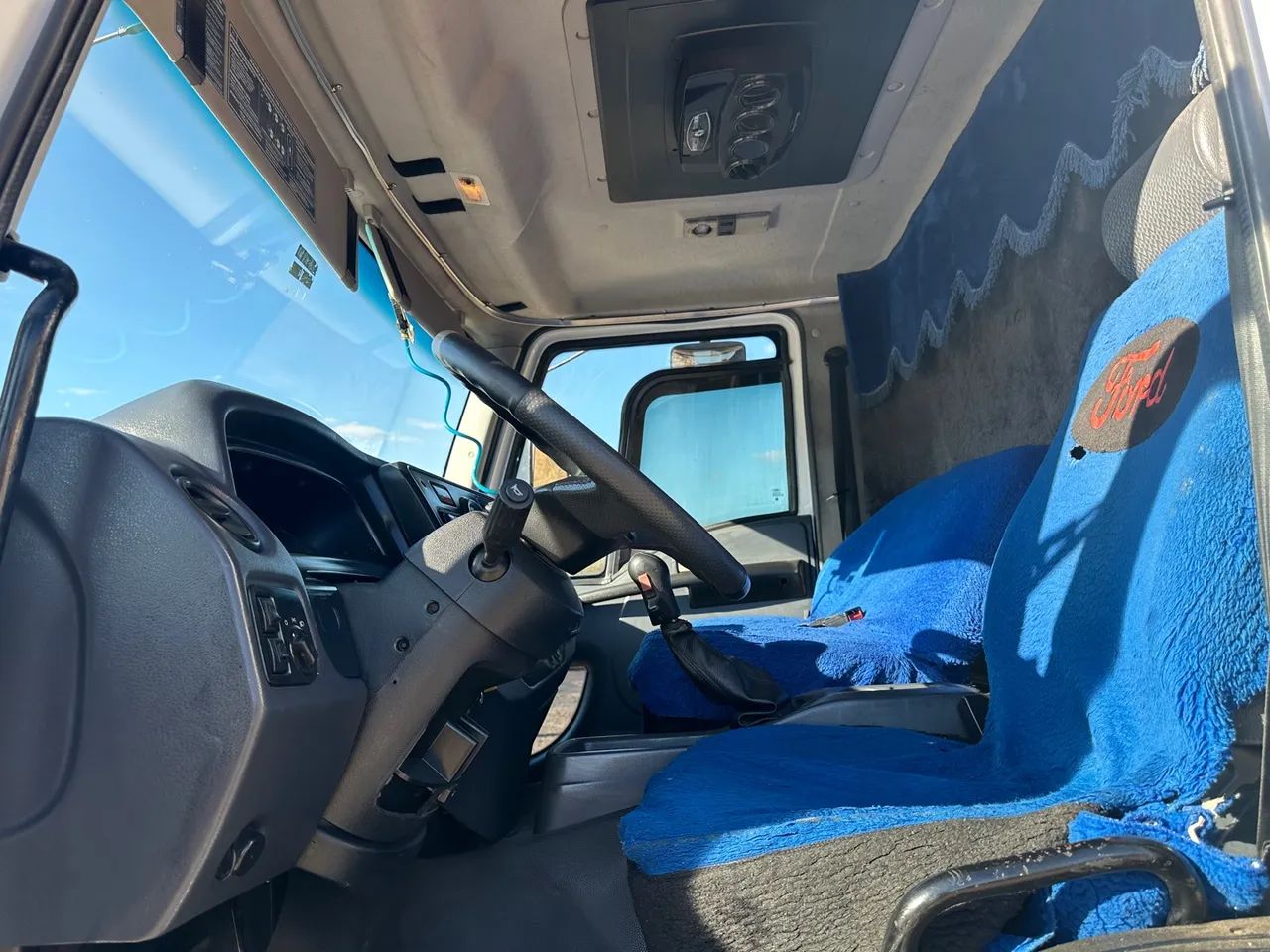 Ford cargo 1317 Baú - Foto 14
