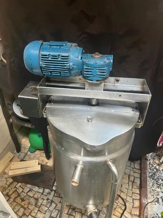 Batedeira de Aço Inox com Motor - Ideal para produção de Cosméticos  - Foto 3