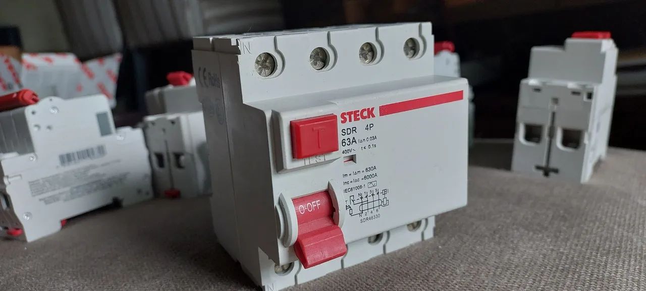 Interruptor Diferencial Residual Tetrapolar 400V 63A 30Ma SDR46330 Steck usado