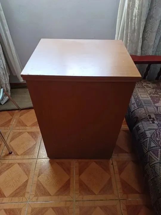 Máquina de Costura Elgin Completa com Gabinete Fechado Anos 2000