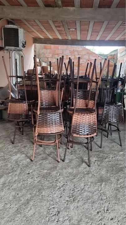 Banquetas em fibra sintética novas cada 