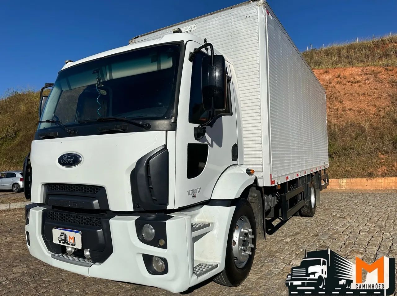 Ford cargo 1317 Baú