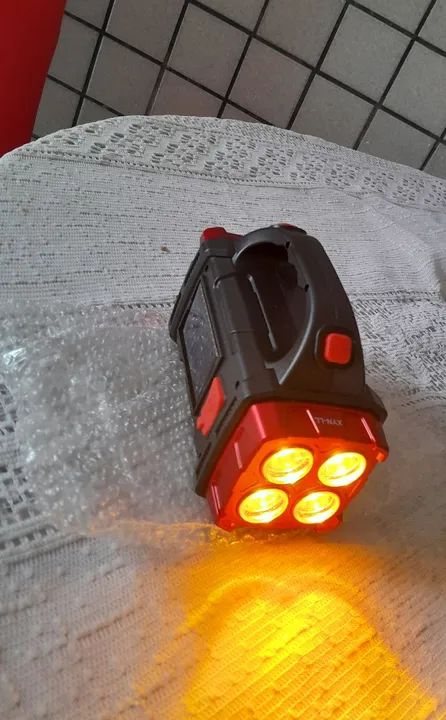 Lanterna de Led. Recarregável USB e Solar - Foto 4