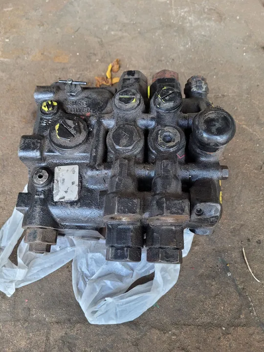 Vende se um comando eletrico idraulico da empilhadeira HYSTER
