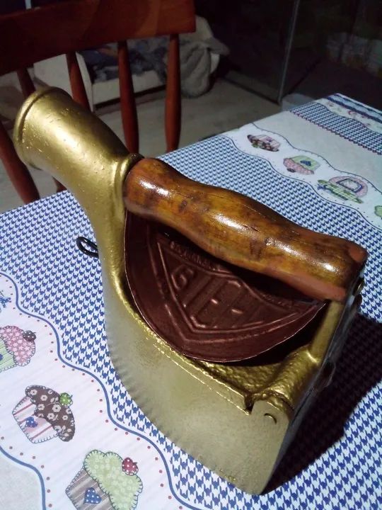 Ferro antigo a brasa 