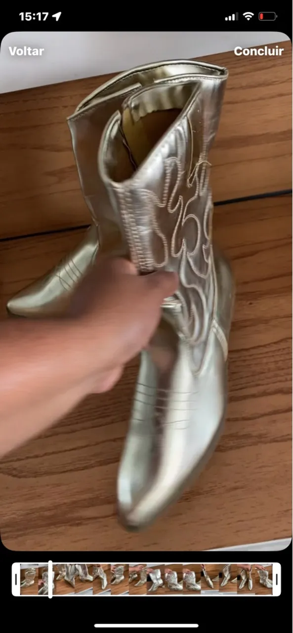 Bota country dourada